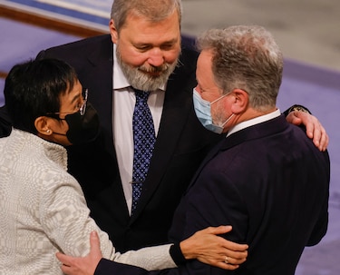 Dos periodistas amenazados recogen en Oslo el Nobel de la Paz