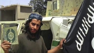 Policía griega confirma que Abaaoud tenía dos escondites en Atenas