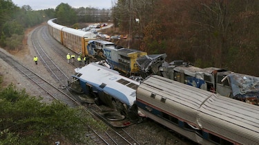 Al menos 2 muertos en choque de trenes en Carolina del Sur