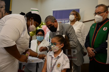 Buscan colocar 100 mil dosis de la vacuna contra el VPH en dos semanas