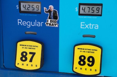 Precio del barril de petróleo cae por debajo de los 100 dólares