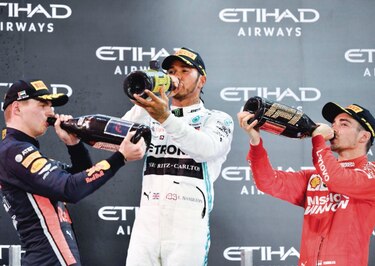 Hamilton  gana el último Gran Premio 