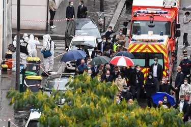 Dos heridos por arma blanca en París cerca de antigua sede de revista Charlie Hebdo