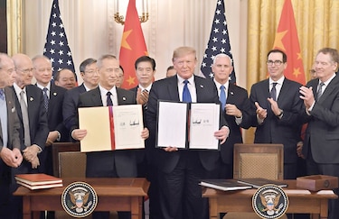 EU y China firman  acuerdo comercial