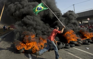 Empieza huelga de policía en 13 estados de Brasil, a tres semanas del Mundial