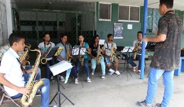 Estudiantes, listos para rendir honor a la patria