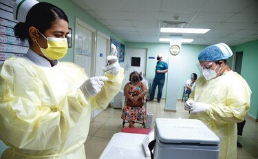 Se han aplicado 863,325 dosis; OPS pide vigilar variantes de la Covid-19  