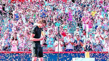 Zverev sorprende a Federer y se corona