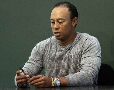 Tiger Woods dice recibir ayuda profesional para lidiar con los medicamentos
