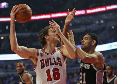 Pau Gasol lidera a Bulls en victoria sobre Spurs