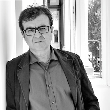 ‘Los escritores, digamos la verdad, somos animales carroñeros’ 