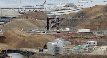 Japón promete acelerar la reconstrucción tras tsunami