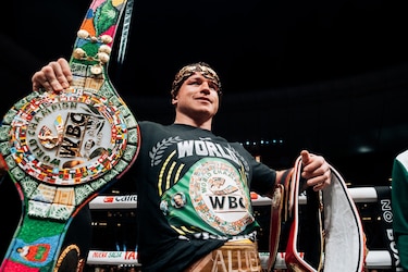 Canelo Álvarez anuncia pelea con Jermall Charlo el 30 de septiembre en Las Vegas