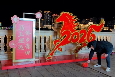 China y su diáspora celebran el Año Nuevo lunar: viajes, banquetes y luces