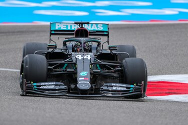 Hamilton fue el más rápido en los primeros ensayos libres en Baréin