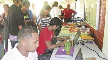 Jóvenes vuelven al campo