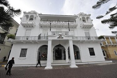 El PAN remodeló oficinas de la UAF