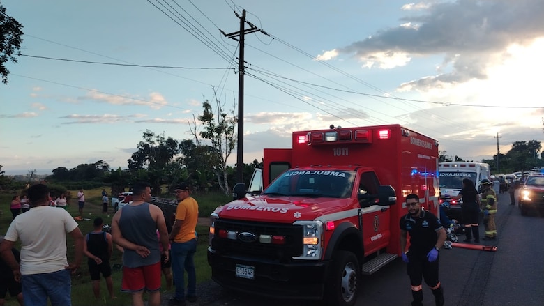 Un muerto y al menos diez heridos tras vuelco de vehículo en Chiriquí