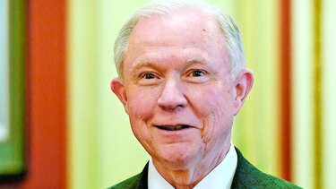 Instan a posponer el debate sobre Sessions