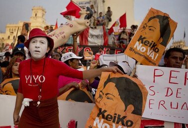 Marcha contra candidatura de Keiko Fujimori tensa la campaña electoral