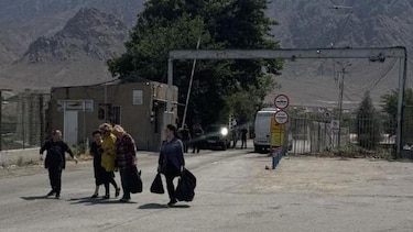 La idea de un cambio de régimen en Irán resuena entre los iraníes que abandonan su país a través de la frontera con Armenia