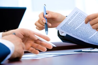 Lo que debe saber sobre la ejecución de contratos entre partes relacionadas
