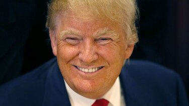 Pese a insultos, Trump dice que los hispanos lo aman