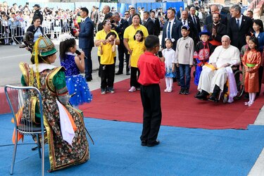 El papa Francisco desea que ‘pasen las nubes oscuras de la guerra’ como durante la ‘pax mongola’