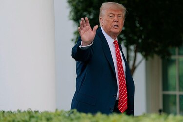 Trump critica de nuevo al papa: ‘¿Le pueden decir que Irán ha matado a 42 mil inocentes?’