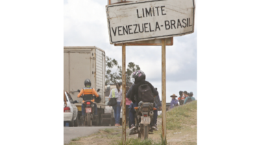 Maduro cierra fronteras