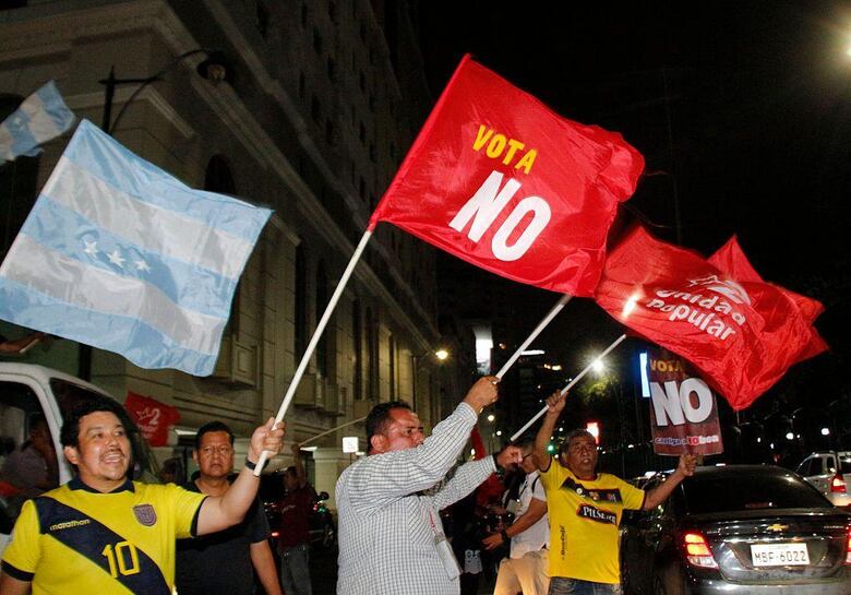 Ecuador vota ‘no’ a las 4 preguntas del referéndum promovido por el presidente Daniel Noboa