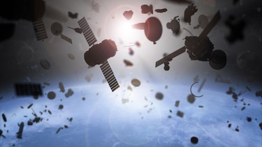 Qué se sabe del arma que Estados Unidos dice que desplegó en el espacio