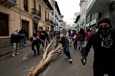 Ecuador: Moreno abre las puertas al diálogo, mientras manifestantes asaltan sede del Congreso