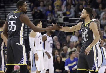 Curry logra sensacional regreso y opaca labor del español Marc Gasol