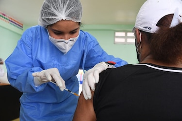 Residentes en el país que se aplicaron primera dosis en el extranjero podrán recibir la segunda en Panamá