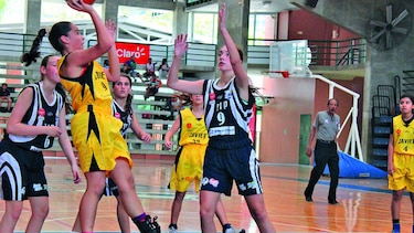 AIP y Brader lideran el baloncesto Kiwanis
