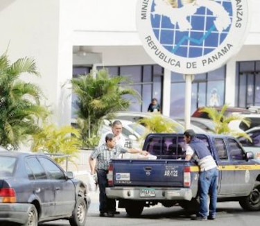 MEF gasta miles en jamones y viandas
