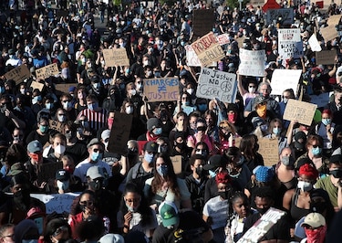 Anuncian toques de queda en Los Ángeles, Filadelfia y Atlanta luego de protestas contra la policía 