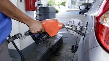 Leve baja en los precios de la gasolina desde este viernes