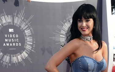 Beyoncé y Miley Cyrus brillan en los Premios MTV