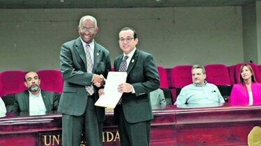 Universidad de Panamá proclama a su nuevo rector