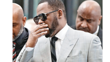 Cantante estadounidense R. Kelly es arrestado por abuso sexual de menores