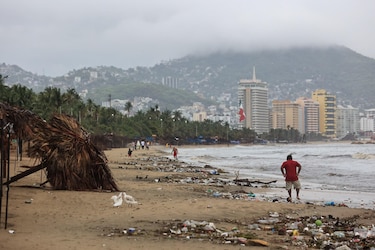 Autoridades mexicanas pronostican 36 ciclones para el Atlántico y el Pacífico en 2026