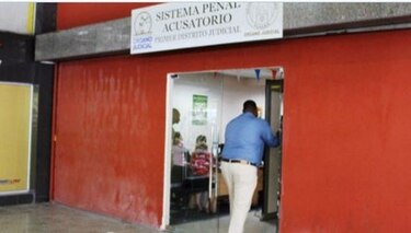 Una mujer en coma luego de procedimiento estético; hay tres personas detenidas