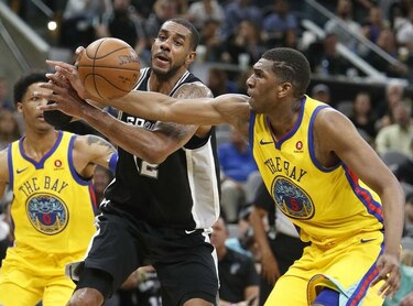 Aldridge lidera a los Spurs; LeBron comanda triunfo de Cavs