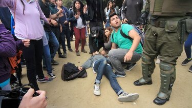 Michelle Bachelet condena el asesinato de dos estudiantes