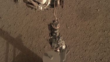 Sonda de NASA inicia excavaciones en Marte