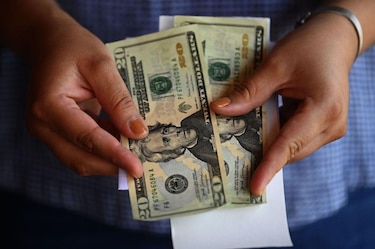 Cómo el miedo a la deportación aumentó la cantidad de dinero que los hondureños en Estados Unidos envían a su país