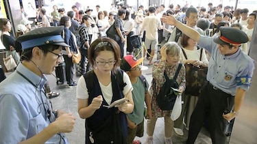 Japón se prepara para el paso del ciclón tropical Krosa