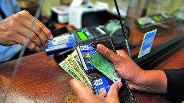Crece deuda en tarjetas de crédito